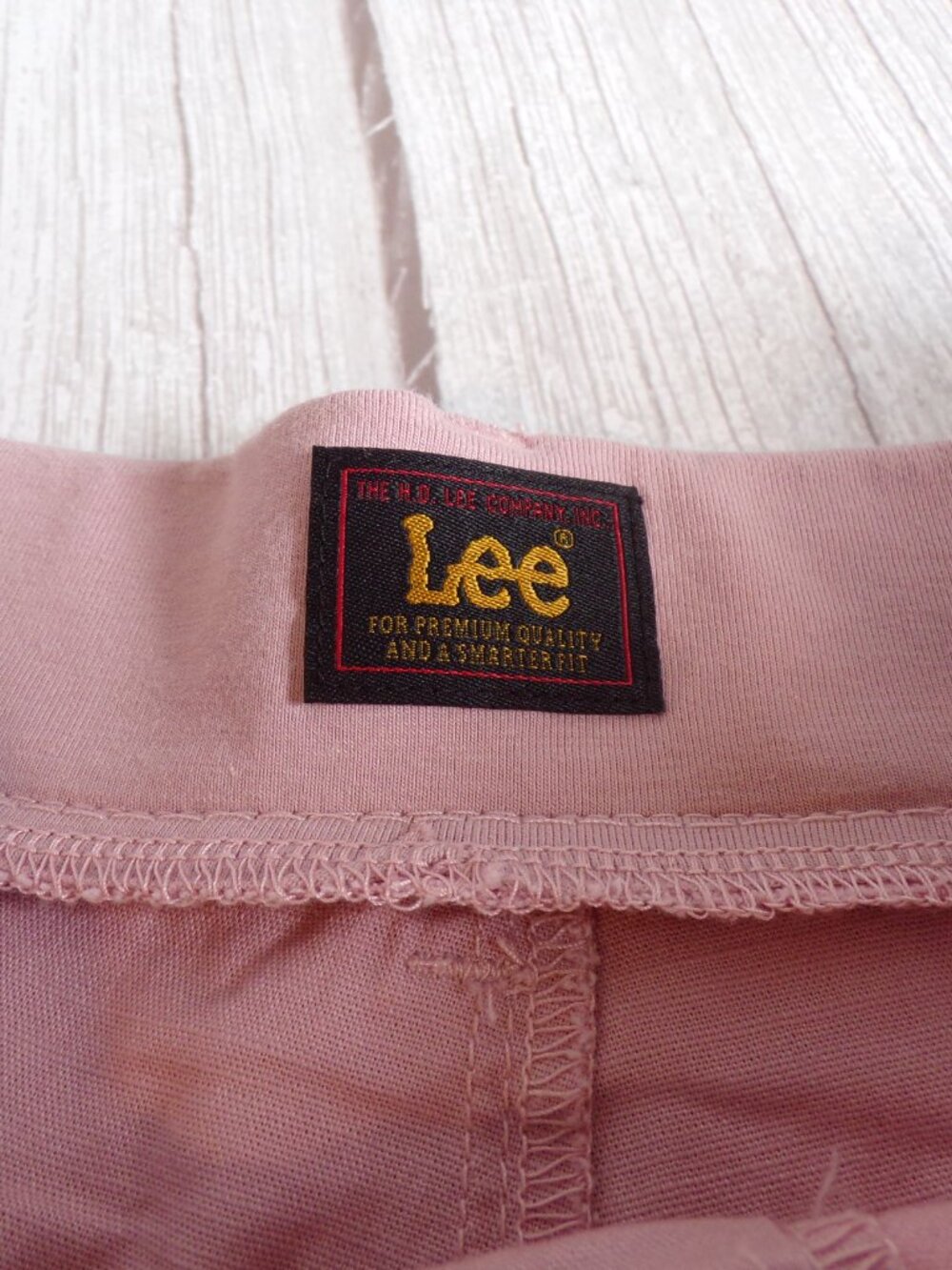 NWT LEE Women's 5" Cargo Shorts in Soft Mauve - Picture 4 of 9